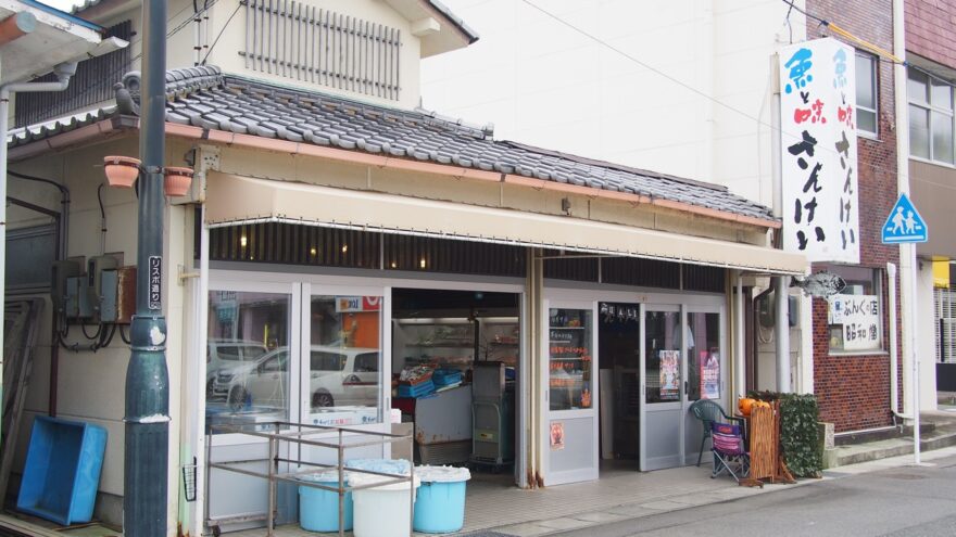 港町小名浜の魚食文化を支える　さんけい魚店