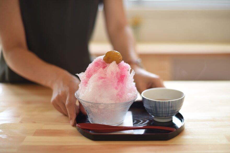 海の見える高台のカフェで　最高のかき氷はいかが？