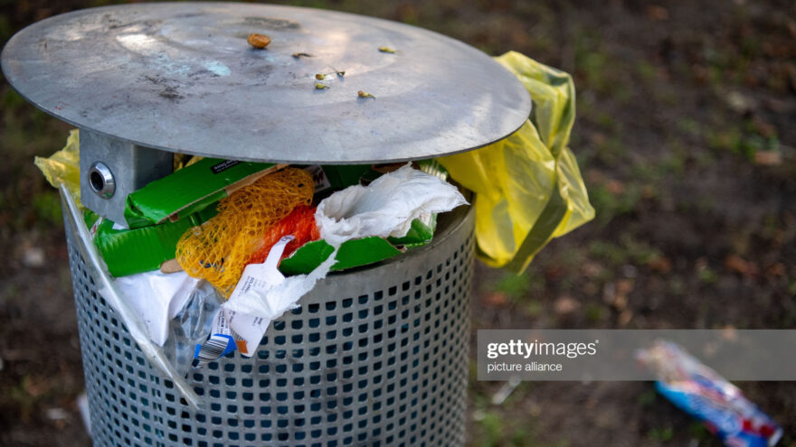 21 August 2019, Brandenburg, Potsdam: There's a crowded trash can in a park. Photo: Monika Skolimowska/dpa-Zentralbild/dpa (Photo by Monika Skolimowska/picture alliance via Getty Images)