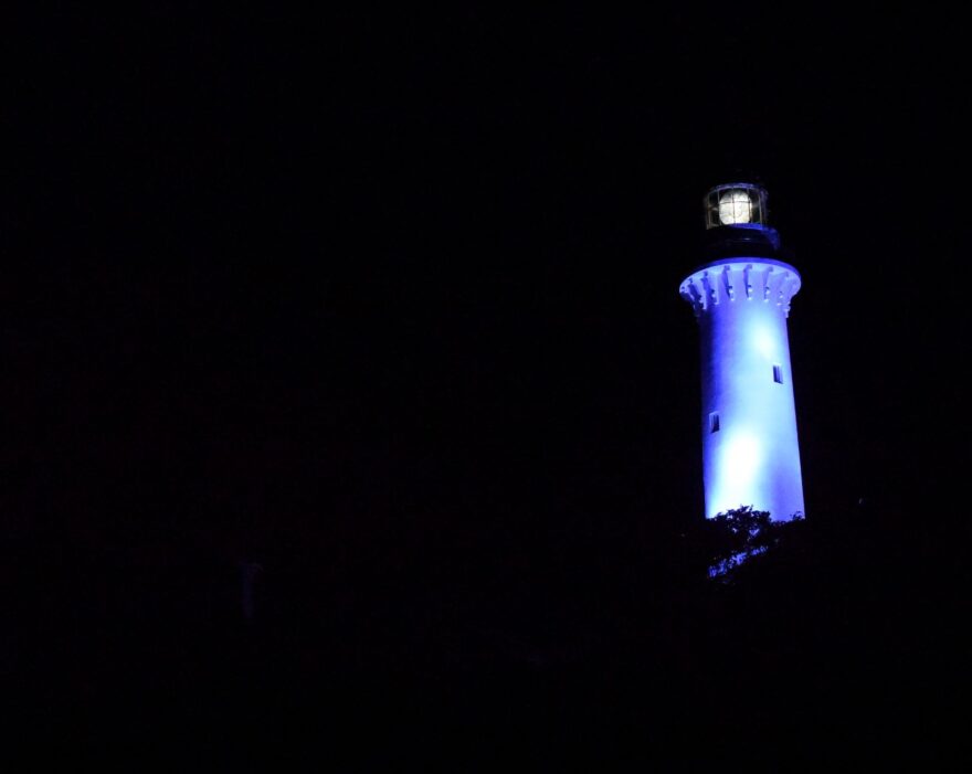 とよまの灯台　ブルー・ライトアップ