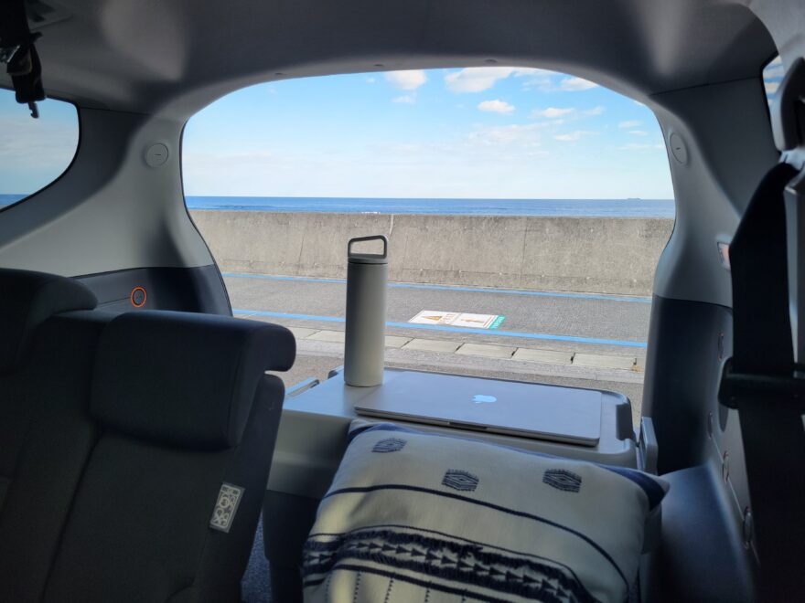 海辺のオフィスで贅沢ワーク