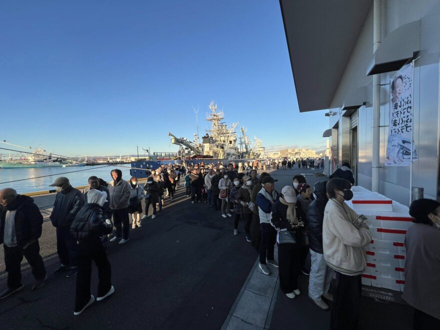 意外にも「第１回」　小名浜港の荷捌き場で朝市開催